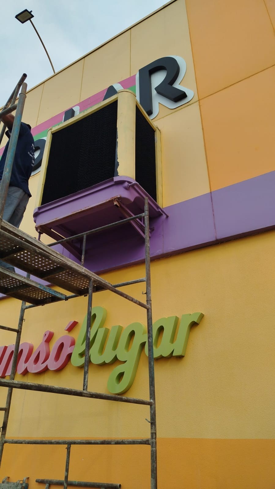 Climatizador evaporativo instalado pela Solução Brisa